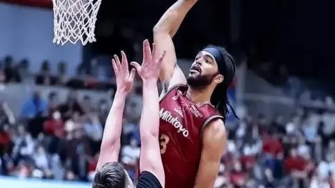 皮特森独揽31分，新疆队以31分大胜宁波，李炎哲22分9板，马奇领跑得分榜25分